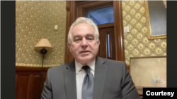 美国白宫印太事务协调员坎贝尔2022年1月10日参加CSIS一场讨论会(CSIS视频截图)