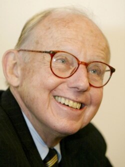 资料照:美国著名学者、哈佛大学教授撒缪尔·亨廷顿(Samuel Huntington)