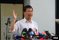 2019年7月9日,香港泛民议员郭家麒记者会上驳斥特首讲话 (美国之音申华拍摄)