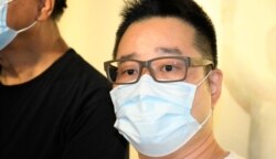 香港支联会新年度主题展览”八九民运与香港”图片展,策展人卢伟明表示, 展品全部是史实,不担心国安法下有法律风险,除非今日的香港连讲事实都是犯法。 (美国之音 汤惠芸拍摄)