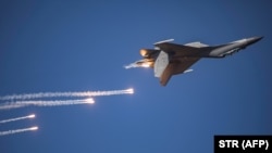 资料照:中国空军战机J-16