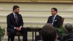 共和党联邦参议员鲁比奥2021年12月8日在希尔斯代尔学院出席座谈。(美国之音记者李逸华摄)