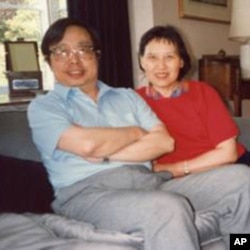 方励之教授伉俪(资料照片)