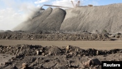 中国内蒙古一处稀土开采场(2011年7月16日)。
