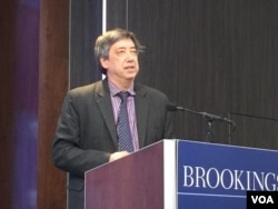 澳大利亚洛伊国际政策研究所研究员波波. 罗(美国之音莉雅拍摄)