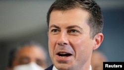 交通部长皮特·布蒂吉格。(路透社照片)