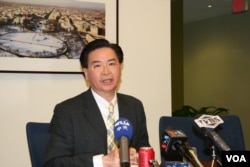 民进党驻美代表吴钊燮(美国之音钟辰芳拍摄)