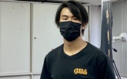 被控香港国安法第23条“串谋煽动他人实施颠覆国家政权罪”的贤学思政前秘书长、20岁的陈枳森 (美国之音/汤惠芸)