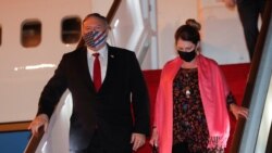 美国国务卿蓬佩奥与夫人2020年10月27日抵达斯里兰卡访问(路透社)