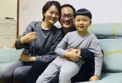 中国人权律师王全璋回到北京家中与妻儿团圆。(2020年4月27日)