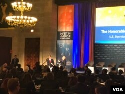 美财长努钦在美国商会说,美方希望促进对华出口,以削减双方巨大贸易不平衡,并表示希望避免贸易战。(2018年2月27日,VOA 萧洵摄影)