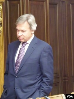 刚刚访华的杜马议员普什科夫。习近平2013年3月访问莫斯科并参访国家杜马,普什科夫等待习近平。