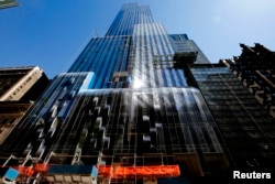 纽约市西57街上正在建筑的豪华公寓摩天大楼(2014年4月24日)