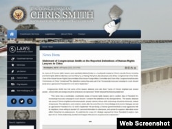 美国国会众议院外交事务委员会资深议员、人权事务小组委员会主席克里斯.史密斯议员星期五特别发布声明,强烈谴责了中国政府据说在一天之内、于中国各地同时逮捕拘押了20位维权律师的行为(网站截图)