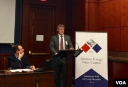 美国共产主义受难者基金会研究员彼得·马蒂斯(Peter Mattis)5月22日在华盛顿的一场研讨会上发言(美国之音叶林拍摄)