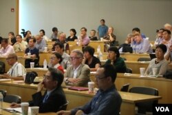 部分与会者(美国之音章真拍摄)