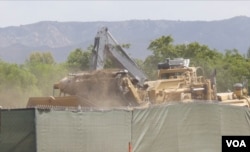 朗诗绿色地产的郊区住房项目(美国之音国符拍摄)