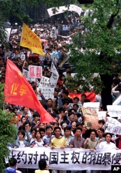 1999年5月9日,广州有数以万计的学生游行,抗议北约轰炸中国驻南斯拉夫大使馆