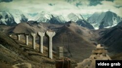 《酥油灯》最后一幕(酥油灯影片截图)