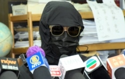 被控涉嫌”组织他人偷越边境”的邓棨然弟弟邓先生表示,如果邓棨然被判两年或以上监禁, 在新冠肺炎疫情下,香港家属到深圳探监十分不便,希望当局可以安排回香港服刑。 (美国之音/汤惠芸)