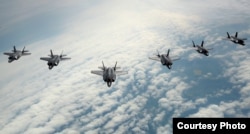 美国空军2017年5月2日实施F-35战机集体训练(美国空军照片)