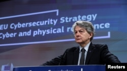资料照:欧盟内部市场专员布雷顿在布鲁塞尔出席有关欧盟网络安全战略的记者会。(路透社2020年12月16日)