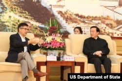 2013年6月,西藏党委书记陈全国会见美国驻华大使骆家辉