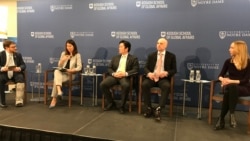 美国圣母大学基欧全球事务学院举办2020台湾选举结果对美国政策影响座谈会,左1为马佳世,左4为金恩(美国之音锺辰芳拍摄)