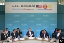 美国总统奥巴马在安纳伯格庄园举行的美国和东盟10国峰会上准备讲话(2016年2月15日)