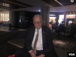 美国联邦众议员科学、太空暨科技委员会荣誉主席森森布伦纳和该委员会的众议员魏斯特曼受台湾政府邀请,于2月14日至18日访问台湾。 (美国之音萧洵拍摄)