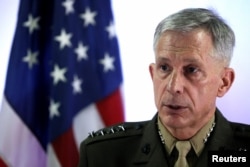 美国非洲司令部司令瓦尔德豪泽在吉布提开记者会(2017年4月23日)