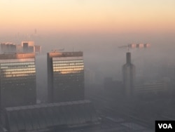 2017年1月5日,北京南郊雾霾浓重高楼如堕入五里云中。