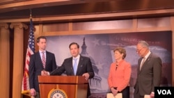 佛罗里达州共和党籍联邦参议员鲁比奥(Sen. Marco Rubio, R-FL)出席《芬太尼制裁法》记者会。(美国之音记者李逸华摄)