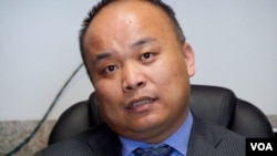 刘龙珠律师 (美国之音国符拍摄)