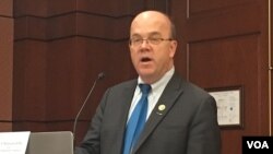 美国国会及行政当局中国委员会主席麦戈文众议员 (资料照片)