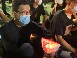 香港众志常委罗冠聪表示,香港人首次参与未经警方批准的维园六四烛光集会,反映香港的自由非常恶劣 (美国之音汤惠芸)