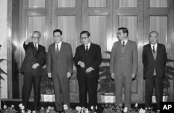 中共中央13届政治局常委亮相,左起:赵紫阳、李鹏、乔石、胡启立、姚依林(1987年11月2日)