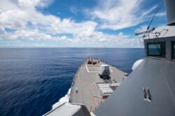Tàu khu trục USS Ralph Johnson (DDG 114) hoạt động ở quần đảo Trường Sa hôm 14/07/2020. Photo by Mass Communication Specialist 3rd Class Anthony Collier