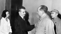 1971年6月,罗马尼亚国务委员会主席尼古拉·齐奥塞斯库和他的夫人埃琳娜在北京受到中国国家主席毛泽东和国防部长林彪的欢迎。