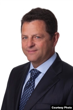 Plaza建筑公司的总裁理查德·伍德(Richard Wood)