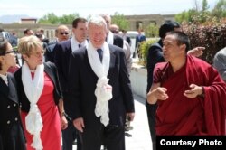 美驻华大使博卡斯访问西藏色拉寺(图片来源:美国驻华大使馆)