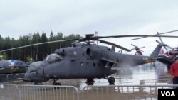 今年夏季莫斯科武器展中的俄罗斯空军米-24武装直升机。(美国之音白桦拍摄)