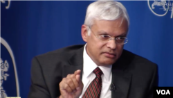 卡内基国际和平基金会高级研究员特利斯在美国亚洲协会在纽约举行的“向川普总统建言亚洲政策”讨论会上(亚洲协会图片,2016年11月10日)