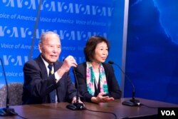 美国之音台长赵克露出席穿越1945首映式(右)