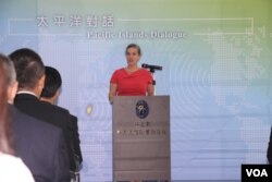 美国国务院副助理国务卿孙晓雅(Sandra Oudkirk)在台北举行的首届美台“太平洋对话”上讲话。(2019年10月7日 美国之音齐勇明)