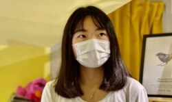 被控香港国安法第23条“串谋煽动他人实施颠覆国家政权罪”的贤学思政前发言人,18岁的朱慧盈 (美国之音/汤惠芸)