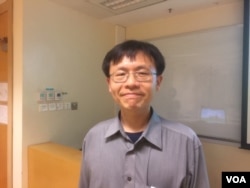 台湾大学国家研究所助理教授李宥霆 (美国之音记者申华拍摄)