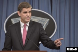 五角大楼发言人彼得.库克(图片来自美国国防部)