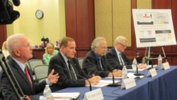 特朗普政府时期卫生和国务院官员及学者2021年6月21日出席作证新冠疫情起源听证会。(美国之音记者李逸华拍摄)