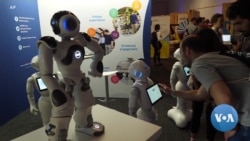 英语视频:科学家教机器人利用经验提高性能 英语视频:科学家教机器人利用经验提高性能